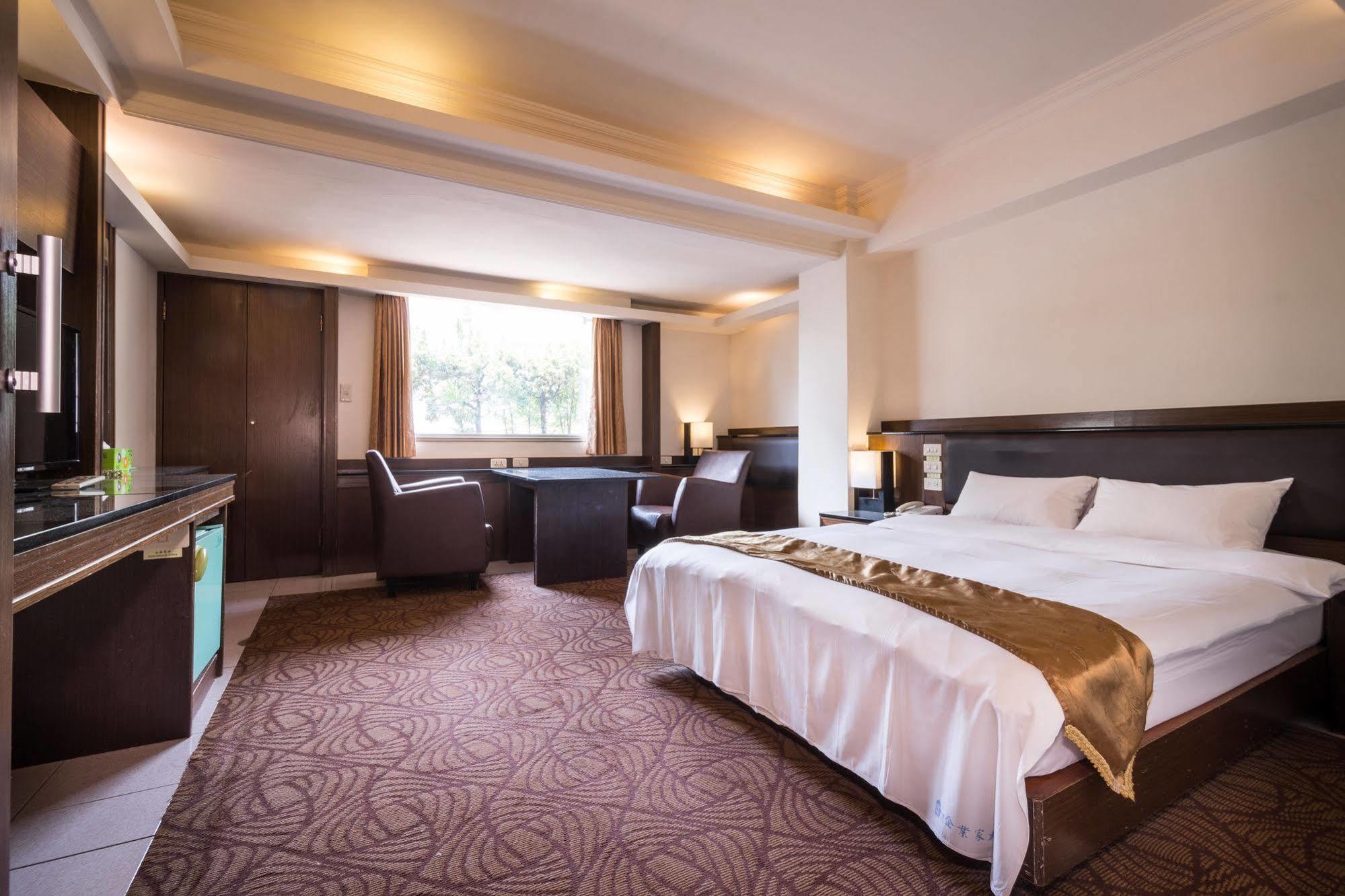 The Enterpriser Hotel Taichung Extérieur photo