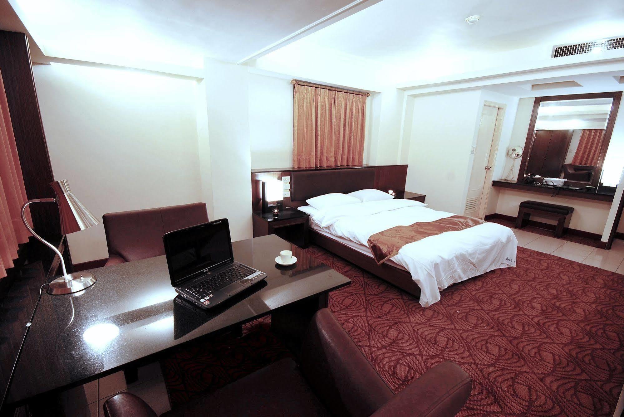 The Enterpriser Hotel Taichung Extérieur photo
