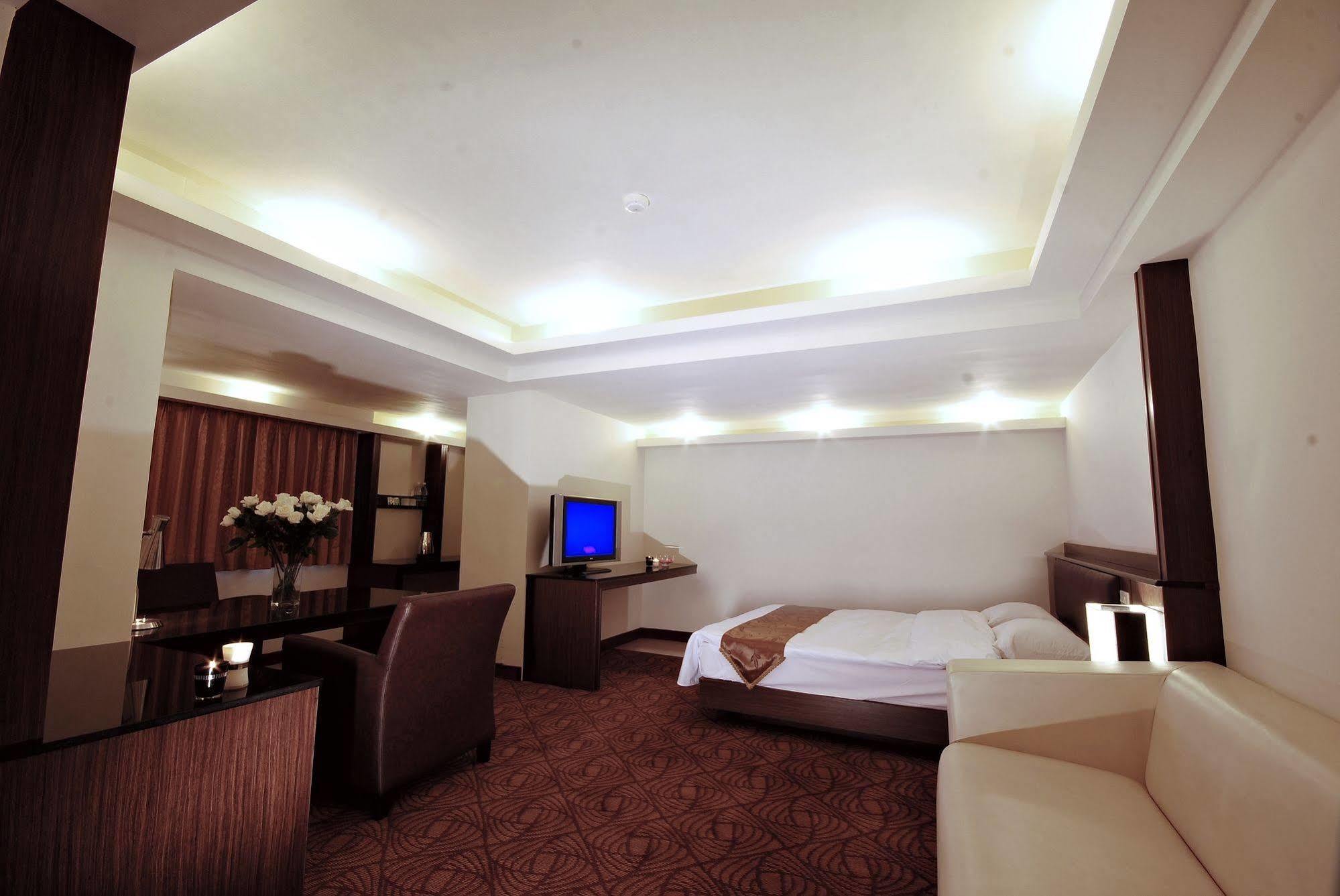 The Enterpriser Hotel Taichung Extérieur photo