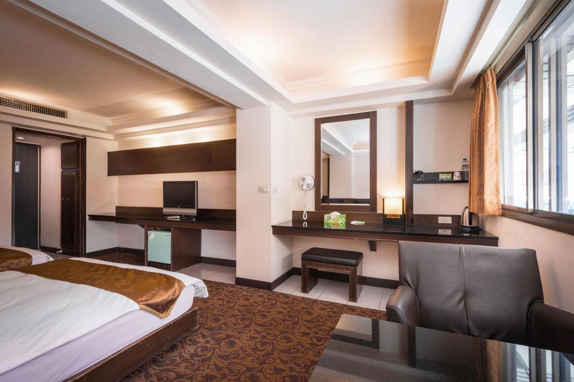 The Enterpriser Hotel Taichung Extérieur photo