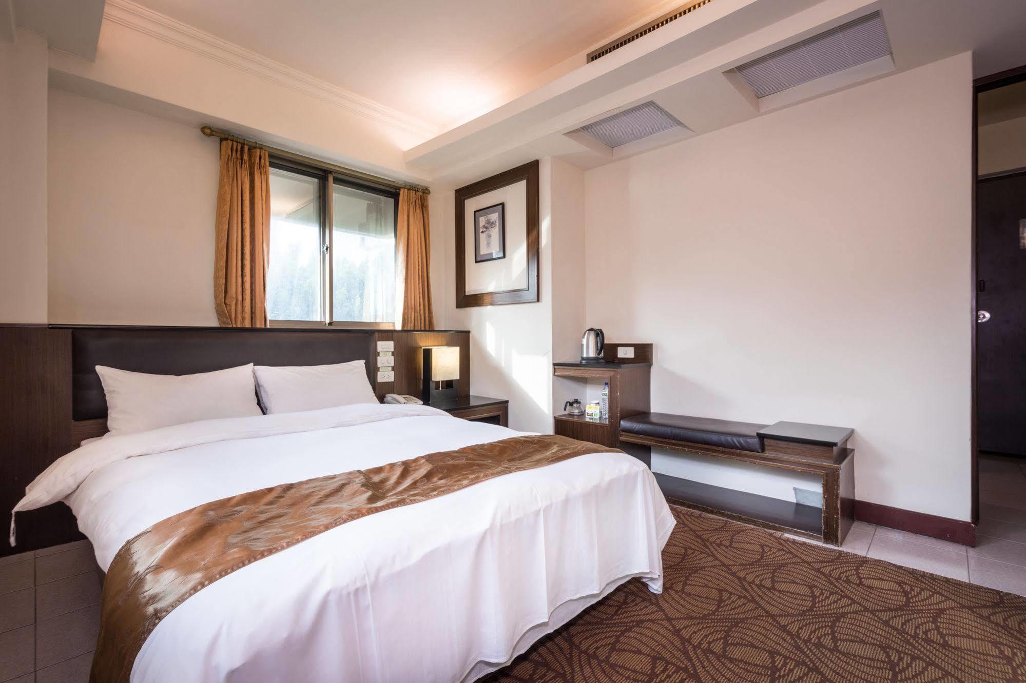 The Enterpriser Hotel Taichung Extérieur photo